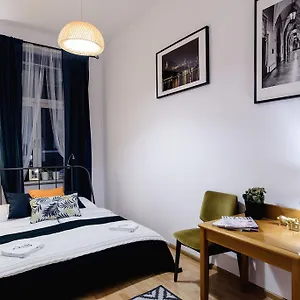 *** Apart Otel Golden Lion Guest Szewska 19 Polonya